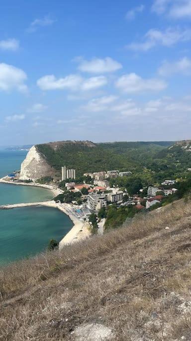 Spacious Fully Furnished Studio In Kavarna Apart Hotel Екстериор снимка