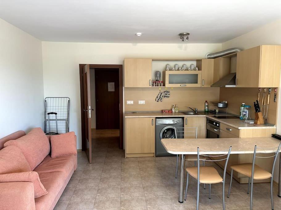 Spacious Fully Furnished Studio In Kavarna Apart Hotel Екстериор снимка
