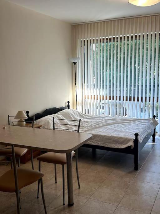 Spacious Fully Furnished Studio In Kavarna Apart Hotel Екстериор снимка