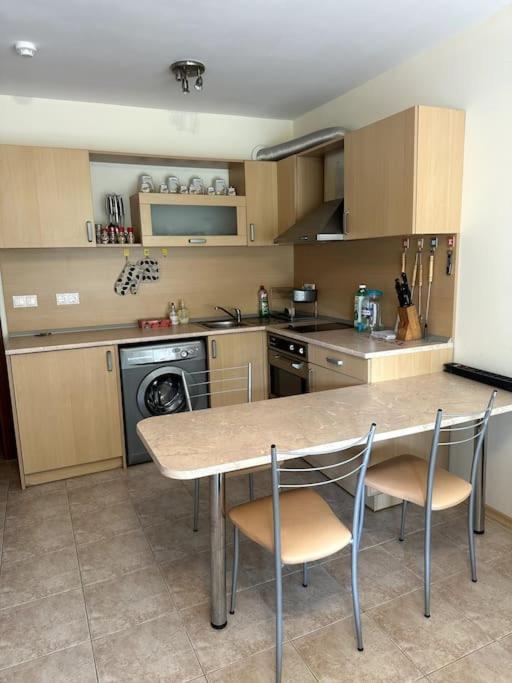 Spacious Fully Furnished Studio In Kavarna Apart Hotel Екстериор снимка