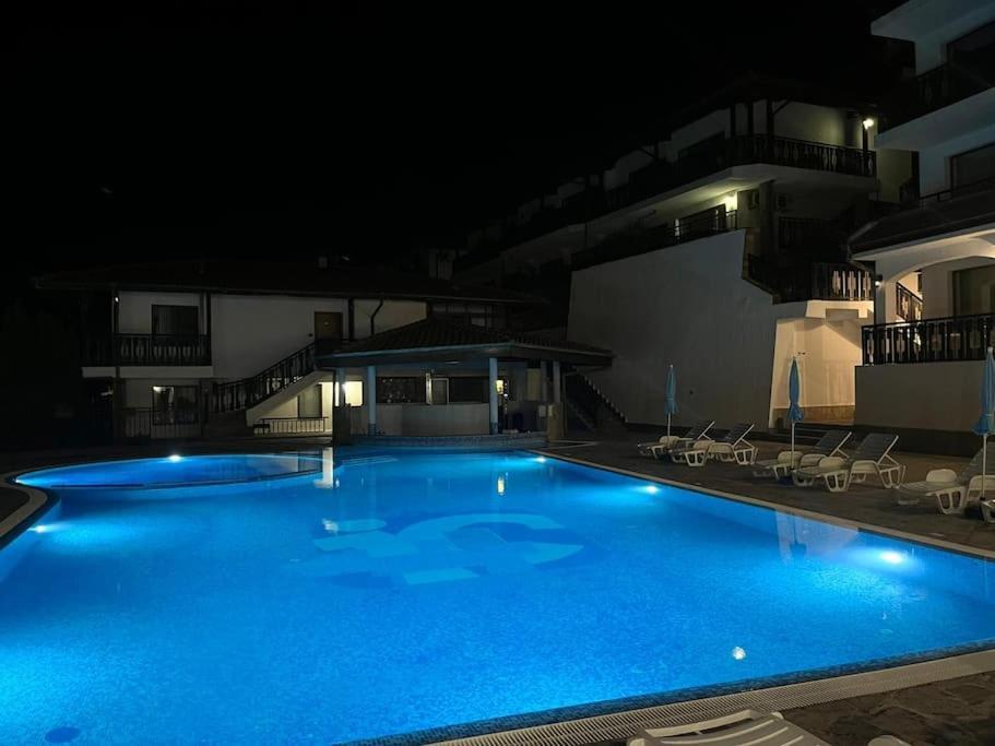 Spacious Fully Furnished Studio In Kavarna Apart Hotel Екстериор снимка