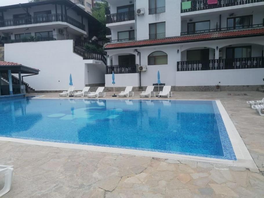 Spacious Fully Furnished Studio In Kavarna Apart Hotel Екстериор снимка